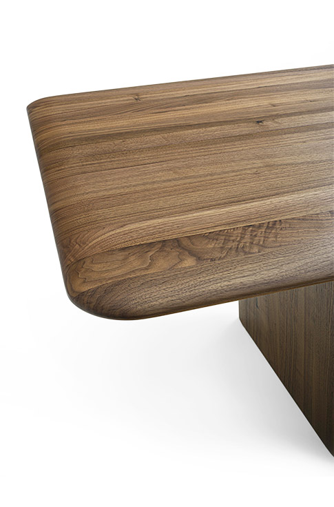 Una collezione dal design fluido e avvolgente